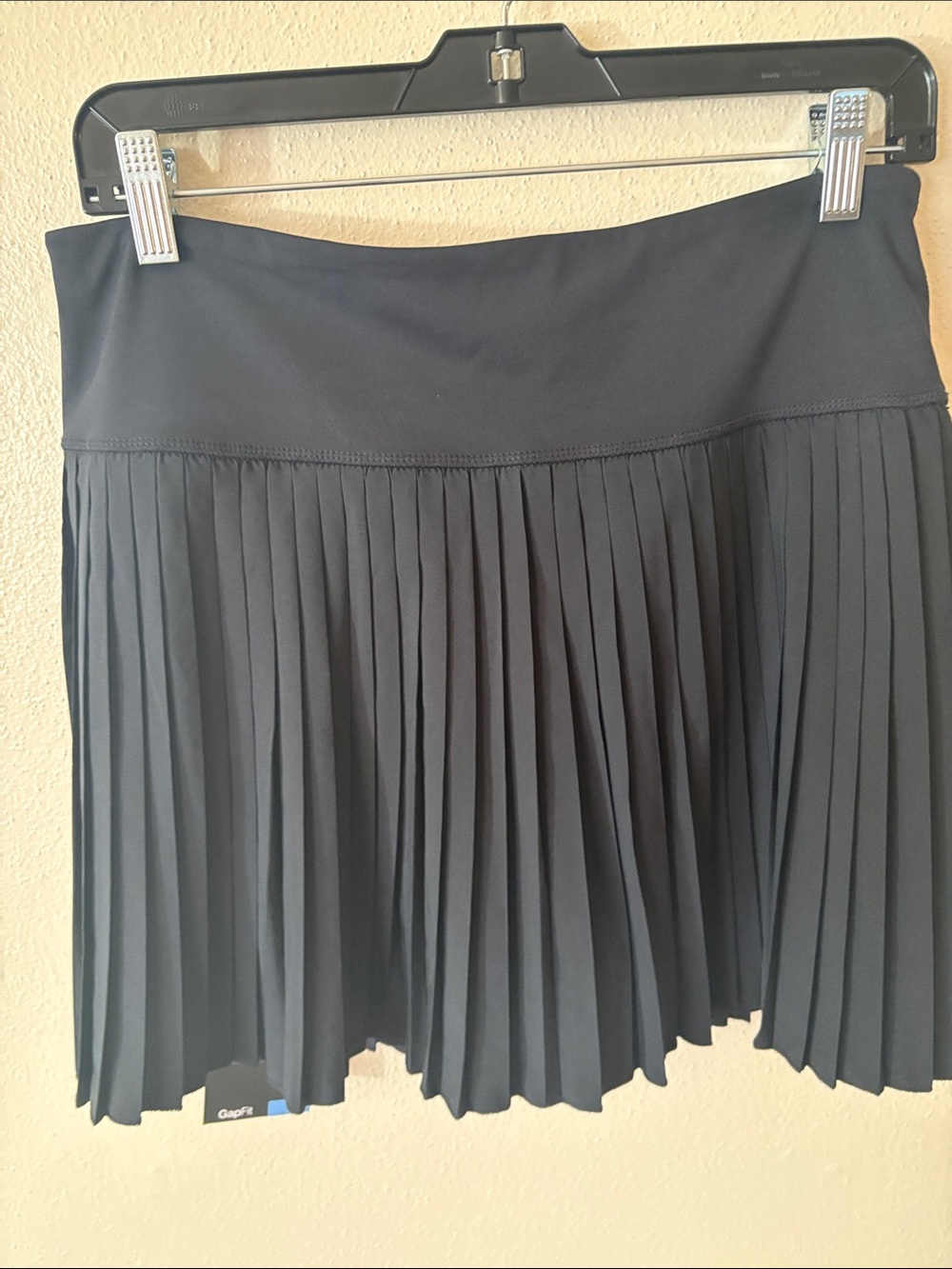 GAP Black Pleated Tennis-Style A-Line Skort